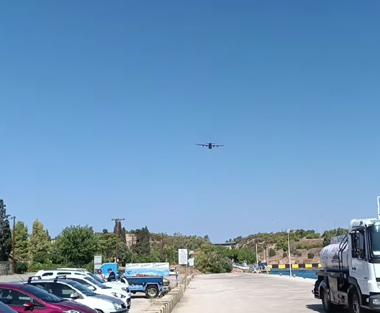 Τώρα περνούν και αεροπλάνα από τη Διώρυγα της Κορίνθου!